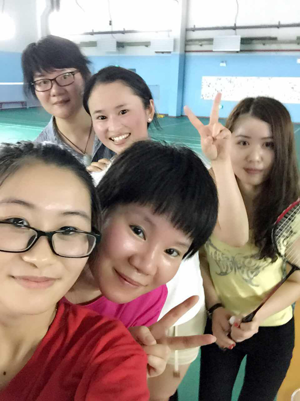 合乐hl8环保工会组织羽毛球活动