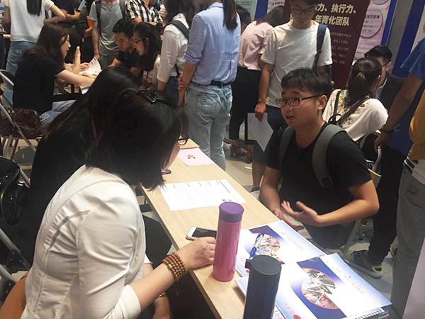 合乐hl8环保HR团队参加苏州科技大学商学院招聘会