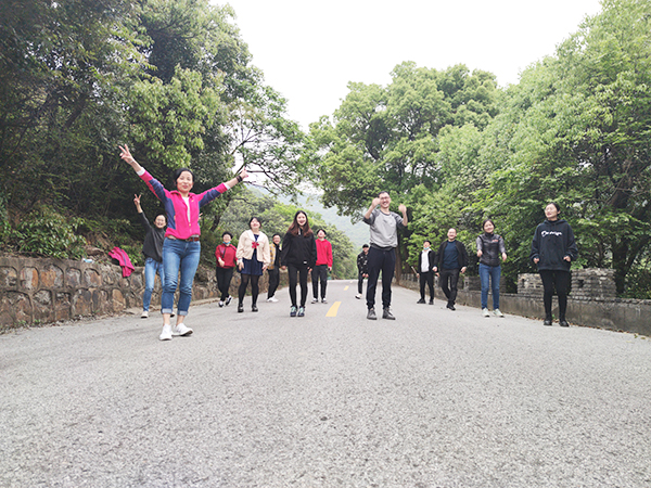 合乐hl8环保营销团队西山缥缈峰户外拓展旅游活动之旅