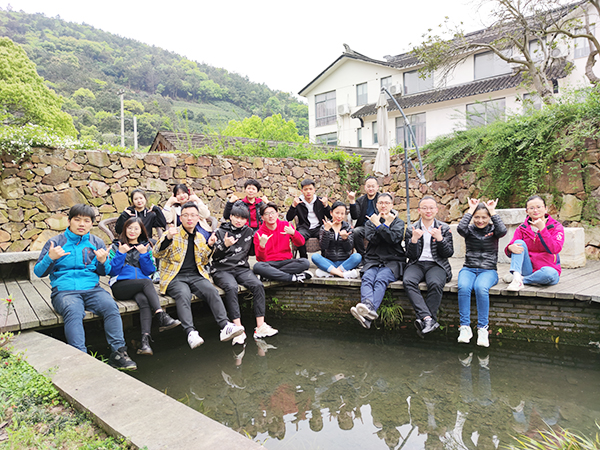 合乐hl8环保营销团队西山缥缈峰户外拓展旅游活动之旅