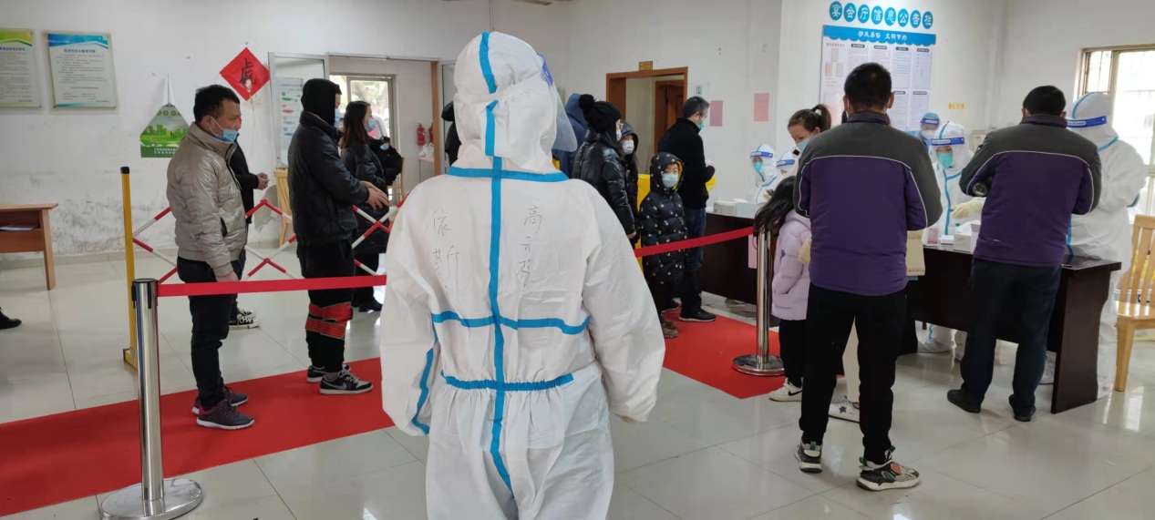 疫情当下，合乐hl8员工积极参加社区防疫工作