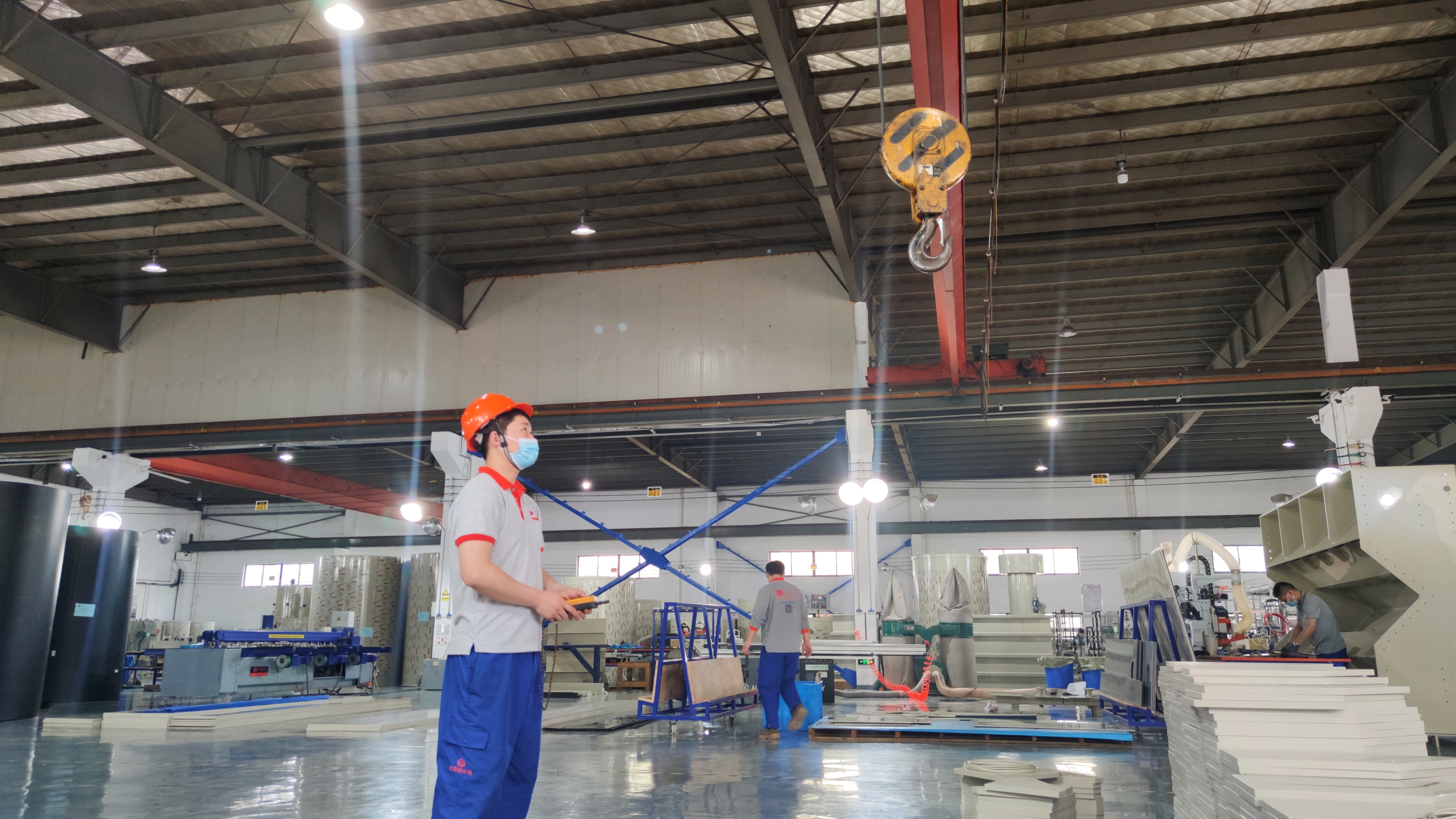 合乐hl8对行车工进行安全教育和操作技能培训