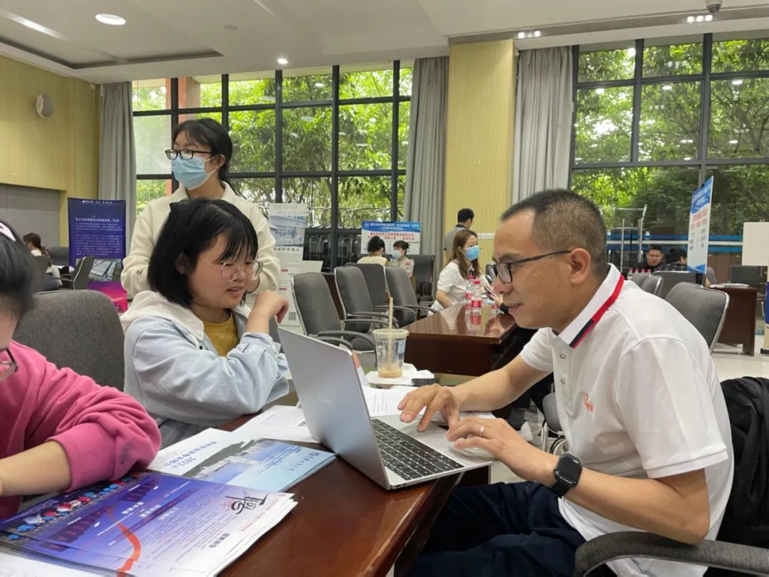 重庆合乐hl8参加2022届毕业生春季双选会
