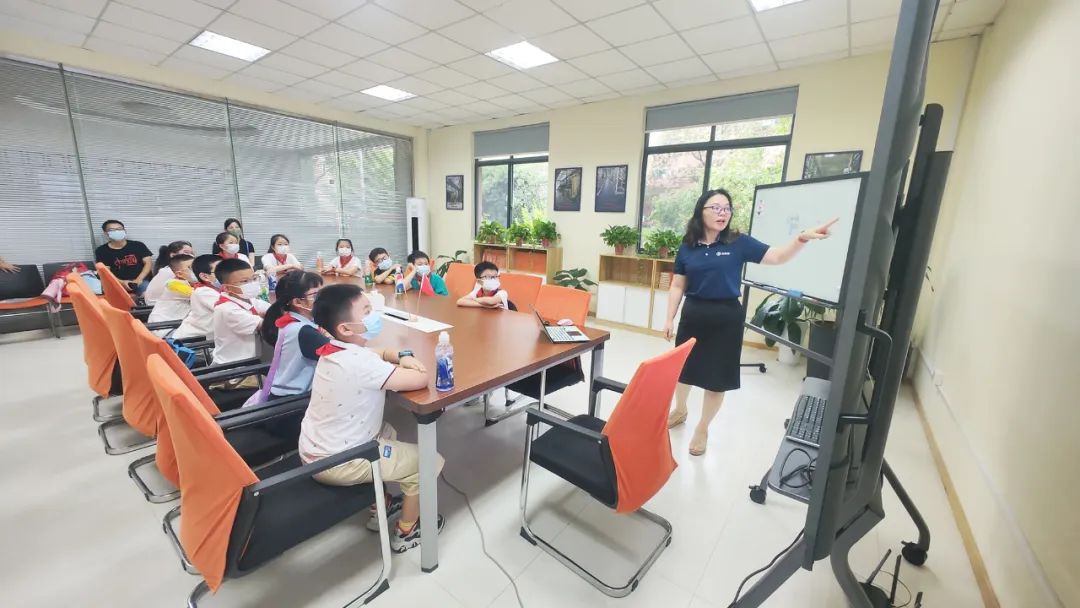 带城小学红领巾假日小队走进合乐hl8环保，开展校外实践学习活动