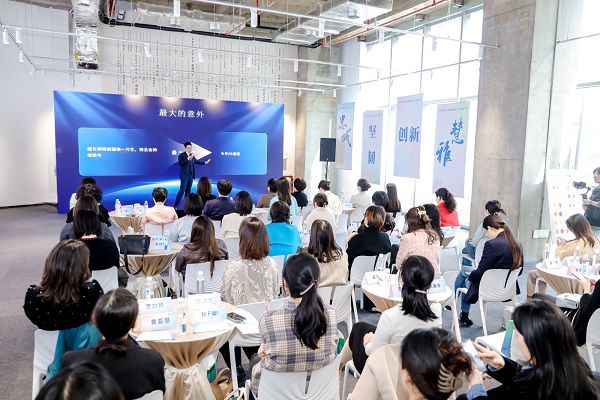 合乐hl8出席女企业家领导力沙龙暨“益企家”企业服务联络站揭牌仪式